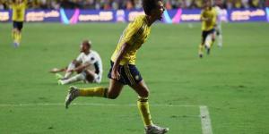 بـ10 لاعبين.. النصر يطيح بالاتحاد ويبلغ نهائي كأس السوبر السعودي