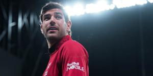 إنذاران في دوري أبطال أوروبا يحرمان ثيو هيرنانديز من الظهور الأول مع الهلال