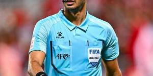 صافرة الشمراني تقود مباراة الهلال والرياض 