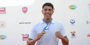 بطل السباحة بالزعانف أحمد صفوت : أحلم بتحطيم الرقم العالمي في كأس العالم بأبو ظبي
