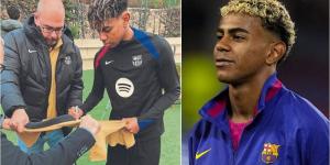 يامال يقرر التوقف عن توقيع قمصان جماهير برشلونة تمهيدًا لتسويق توقيعاته بشكل احترافي!