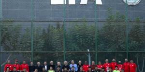 أبوريدة وجهاز المنتخب الأول يدعمون الناشئين قبل السفر لكأس العالم