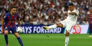 مبابي يفتتح التسجيل لريال مدريد بالكلاسيكو بعد تمريرة سحرية من بيلينجهام "فيديو"