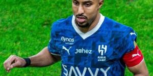 الدوسري يقود هجوم الهلال في قمة الشباب