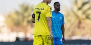 النصر يهزم نيوم بثلاثية ويحافظ على الصدارة