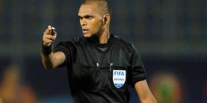 الحكم "امتياز هيرلال" من جزر الموريشيوس يُدير مباراة الجيش الملكي ويانغ أفريكانز في عصبة الأبطال