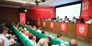 فوضى داخل بيت الحسنية.. اجتماع المكتب المديري يتحول لاشتباك بالأيدي وألتراس "إيمازيغن" تعقب على الوضع ببلاغ "ناري"