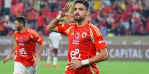 طاهر محمد طاهر يشيد بزيزو مع الأهلي ويؤكد: غير قلق من المنافسة معه