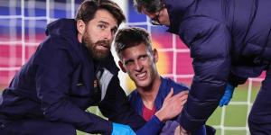 برشلونة يعلن غياب أولمو لشهر بعد إصابته بخلع في الكتف أمام أتلتيكو مدريد