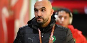 الركراكي يوضح بعد تصريحه بخصوص الجمهور: "فاشْ اللاعبين يْكونُو نَاعسِين الجمهور هو لي غادي يْدفعهُم بالتشجيع"