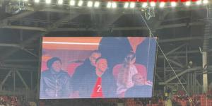 بقميص حكيمي.. مبابي حاضر بمدرجات ملعب "مولاي عبد الله" لمتابعة مباراة المغرب ومالي