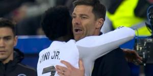 ألونسو يتصدى لسيميوني بعد مشادة فينيسيوس في ديربي مدريد