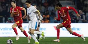 تعادل مثير يحسم قمة القادسية والهلال في دوري روشن السعودي