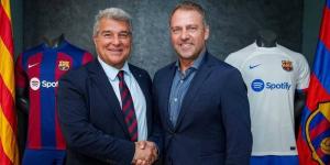 "ماركا"/ فليك يفكر في الاستقالة من تدريب برشلونة إذا لم يفز لابورتا في انتخابات النادي