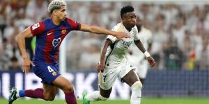 فينيسيوس يقدم دعما مباشرا للاعب برشلونة أراوخو بعد أزمته النفسية