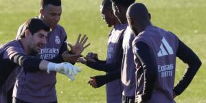 ريال مدريد يعلن قائمة مواجهة أوساسونا بغياب هويسين واستدعاء تياغو بيتارش