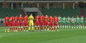 لاعبو أولمبيك الدشيرة والوداد يقرأون سورة الفاتحة ترحما على وفاة 4 من عناصر الشرطة لحظة توجههم صوب أكادير لتأمين المباراة