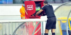 التحكيم تحت المجهر في قمة بركان بين النهضة والرجاء بعد جدل الجولة الماضية