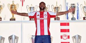 الكعبي بعد تجديد عقده مع أولمبياكوس: "سعيد بالتوقيع وأتمنى أن أقدم الإضافة كما قدمتها في المواسم الماضية"