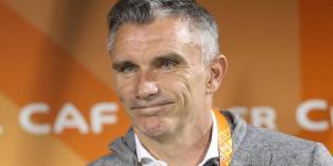 في آخر تجاربه التدريبية قبل اتفاقه مع أيت منا.. كارتيرون تلقى 10 هزائم في 13 مباراة بينها سقوط ثقيل (8-3 و5-0)