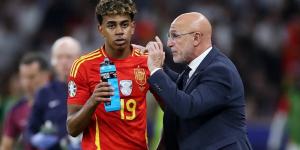 دي لافوينتي: "يامال يملك موهبة استثنائية ولهذا بذل الاتحاد الإسباني كل ما في وسعه لإقناعه باللعب مع 'لاروخا'"