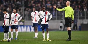 الدوري الفرنسي يختبر بث صوت الحكام لأول مرة في مباراة باريس سان جيرمان وتولوز