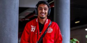 لغز التحكم في التشكيلة داخل الوداد متواصل.. أبو الفتح يدخل أساسيًا على حساب فيريرا ويتسبب في هزيمة الفريق