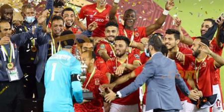 رابع أكثر المتوجين.. لاعب الأهلي يعادل رباعي معتزل وقائد الزمالك السابق