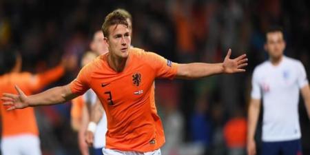 فان باستن ينتقد دي ليخت مع المنتخب الهولندي في يورو 2020