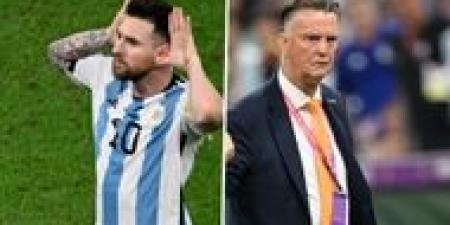 نال ثأره واستفزه بحركات ريكيلمي .. ماذا يعني احتفال ميسي أمام فان خال؟!