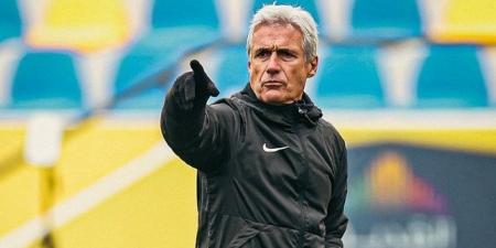 كاسترو يعترف بكوارث النصر الدفاعية ويرفض نقطة الحزم