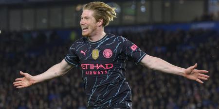Kevin De Bruyne is 'ahead of Gerrard, Lampard, Toure and Silva' as Premier League's best midfielder EVER, claims Jamie Redknapp after 15-yard diving header... before pundits assess title race with Arsenal