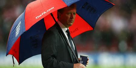 Man United must sack Erik ten Hag and put 'best coach ever' Steve McClaren in caretaker charge, Paul Scholes and Michael Owen suggest, as they claim Dutchman has frozen his No 2 out