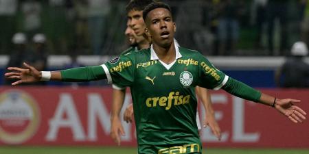 Chelsea 'in talks to sign Estevao Willian, 17, from Palmeiras for initial fee of £25m' with the Blues hopeful of finalising deal for Brazilian youngster dubbed 'Messinho'