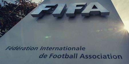"الفيفا" يدرس مقترح السماح للدوريات المحلية بتنظيم مبارياتها في الخارج