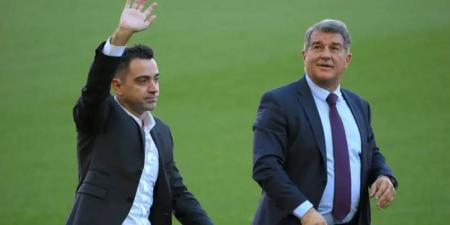 برشلونة يُقرر إقالة تشافي بسبب تصريحاته الأخيرة بشأن وضعية النادي