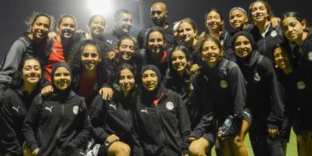 شيكابالا يساند منتخب سيدات الكرة النسائية "صور"