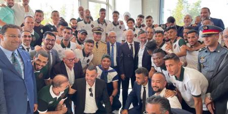 والي الدار البيضاء يستقبل مكونات الرجاء بأكاديمية النادي بعد التتويج بكأس العرش
