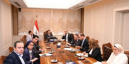 وزير الرياضة يلتقي سفير مصر في فرنسا لبحث استعدادات أولمبياد باريس
