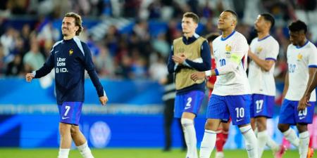 قرار غير متوقع من ديشان قبل مباراة فرنسا وإسبانيا المرتقبة