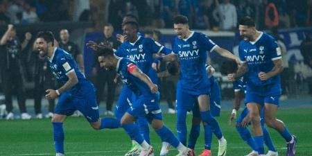 موعد مباراة الهلال والخليج في الدوري السعودي والقنوات الناقلة والمعلقين