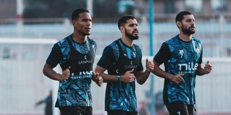 جوميز يحاضر لاعبي الزمالك قبل مواجهة المصري