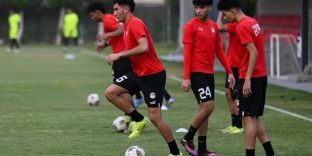 أحمد شرف ومهند محمد يقودان هجوم منتخب مصر للشباب أمام نيجيريا