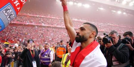 هل فكر محمد صلاح الاعتزال دوليًا بعد الخسارة من السنغال؟ مو يرد