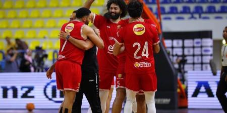 رباعية تاريخية.. الأهلي يكتب المجد في كل ملاعب مصر!