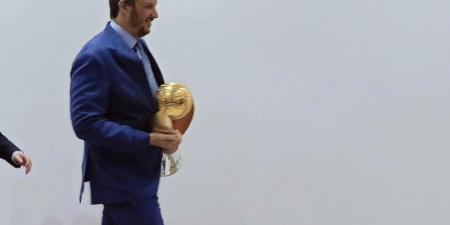 ممدوح عيد يحضر اجتماع اتحاد الكرة بـ كأس دوري أبطال إفريقيا (صورة)