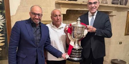 هشام نصر والمندوه يزوران حسين لبيب للتهنئة بكأس مصر
