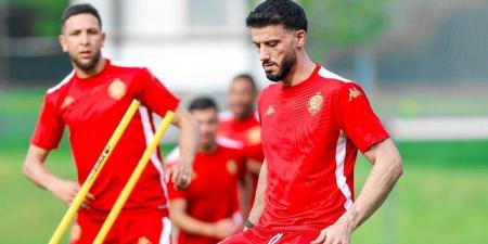 عمر السومة يشاركة في تدريبات الوداد بأمريكا (صورة)