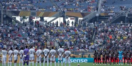 بكاء نيفيز وكانسيلو أثناء دقيقة حداد على جوتا قبل مباراة الهلال وفلومينينسي "فيديو"