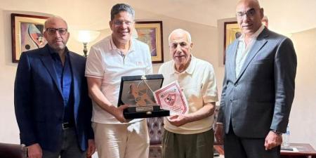الزمالك يكرم أيمن الرمادي ويمنحه درع النادي